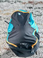 Paragliding uitrusting (harnas, pakzak, helm) te koop, Sport en Fitness, Zweefvliegen en Paragliding, Ophalen of Verzenden, Zo goed als nieuw