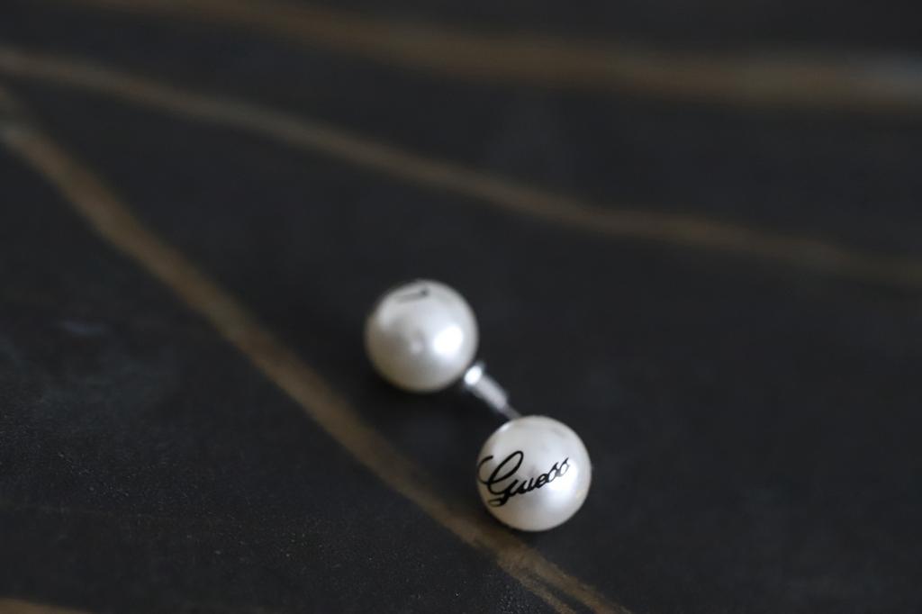 Guess oorbellen pareltjes, Ophalen, Zo goed als nieuw, Zilver, Overige materialen