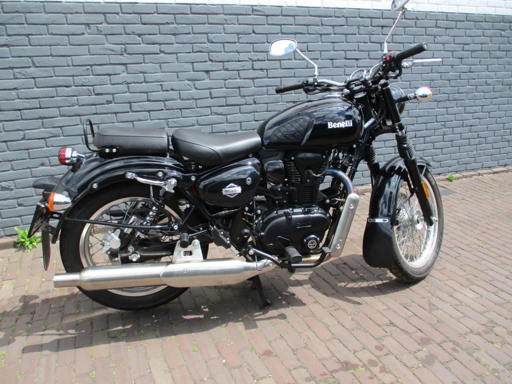Benelli Tour Imperiale 400, Motoren, Info@tingaauto.nl, 374 cc, Lutjebroek
1111aa  Kaatsheuvel, Toermotor