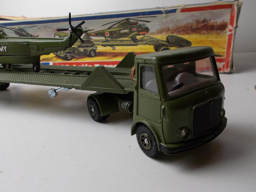 1976 Dinky Toys 618 A.E.C. ARTIC TRANSPORTER + HELICOPTER!, Ophalen of Verzenden, Zo goed als nieuw, Bus of Vrachtwagen, Dinky Toys