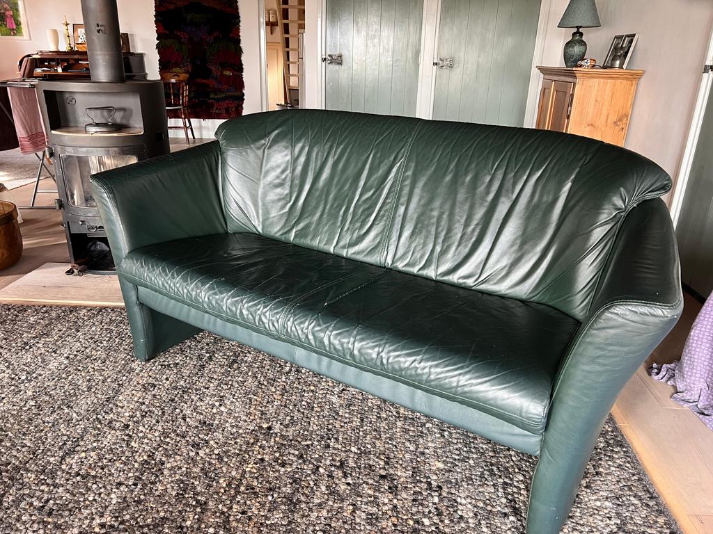 Donkergroene leren 2 1/2 zitsbank, Ophalen, Gebruikt, 150 tot 200 cm, Tweepersoons