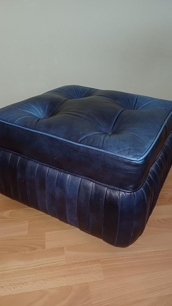 Leren Chesterfield Poef - Donkerblauw, Goede Staat, Huis en Inrichting, Banken | Voetenbanken en Poefen, Leer, Ophalen of Verzenden