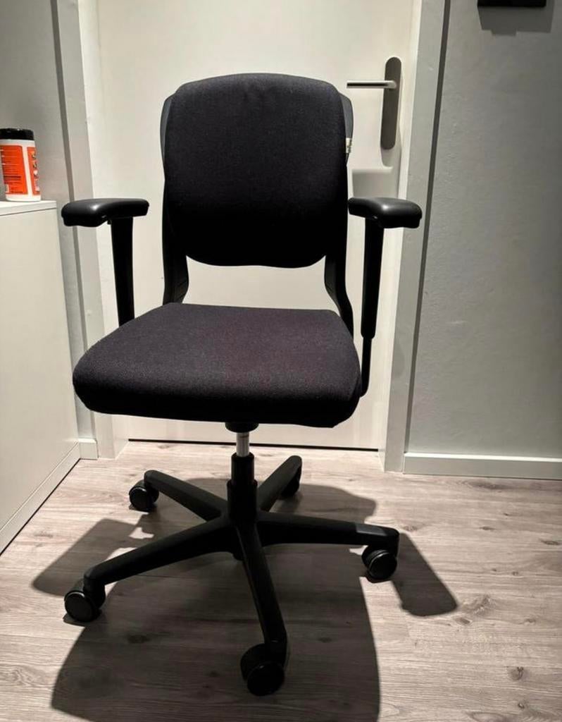 Bureaustoel ahrend 230 lage rug, Huis en Inrichting, Bureaustoelen, Ophalen, Zo goed als nieuw, Zwart