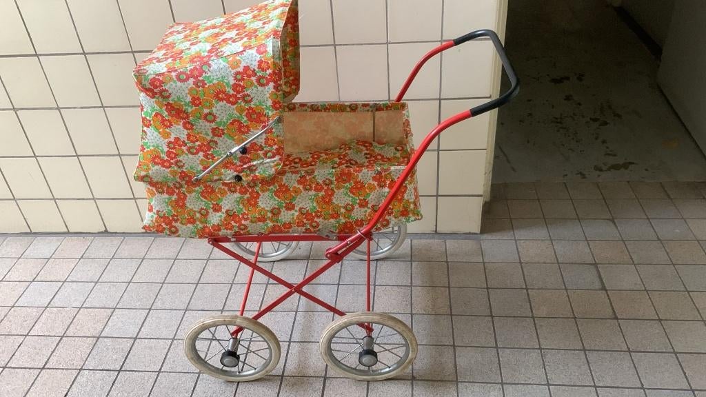 Vintage poppenwagen, Kinderen en Baby's, Speelgoed | Poppen, Ophalen, Gebruikt, Babypop