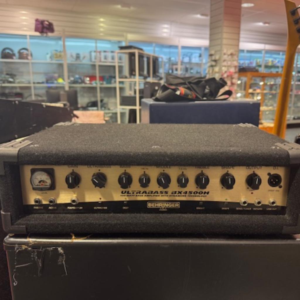 Behringer ultrabass Bx4500H basversterker, Audio, Tv en Foto, Versterkers en Receivers, Zo goed als nieuw