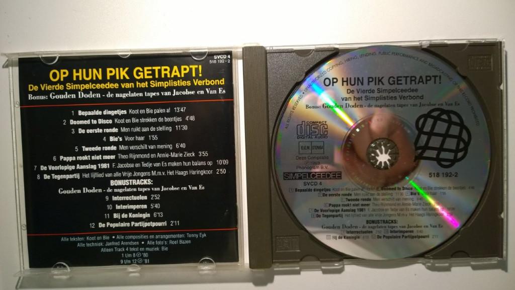 Het Simplisties Verbond - Op Hun Pik Getrapt!, Cd's en Dvd's, Cd's | Humor en Cabaret, Ophalen of Verzenden, Zo goed als nieuw