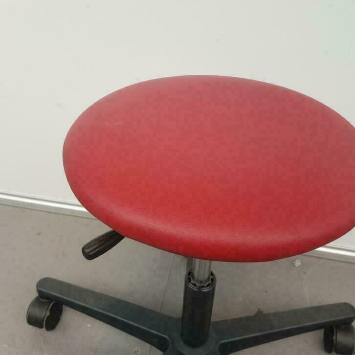 Krukje in hoogte verstelbaar - rode skai - verrijdbaar, 5 krukken of meer, In hoogte verstelbaar, 60 tot 90 cm, Nieuw