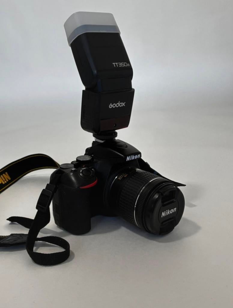 Nikon D3500 + 18-5m lens + Godox TT350 Flitser compleet, Ophalen of Verzenden, Gebruikt, Nikon