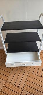 Drankkastje op wielen, Ophalen