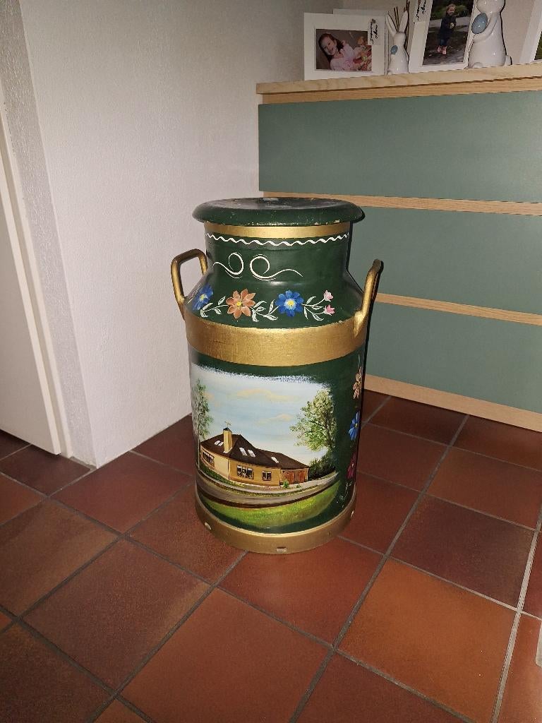 BESCHILDERDE MELKBUS, Ophalen