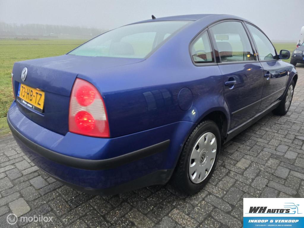 Volkswagen Passat 1.6 Trendline, Auto's, Gebruikt, 4 cilinders, Blauw, Electronic Stability Program (ESP)