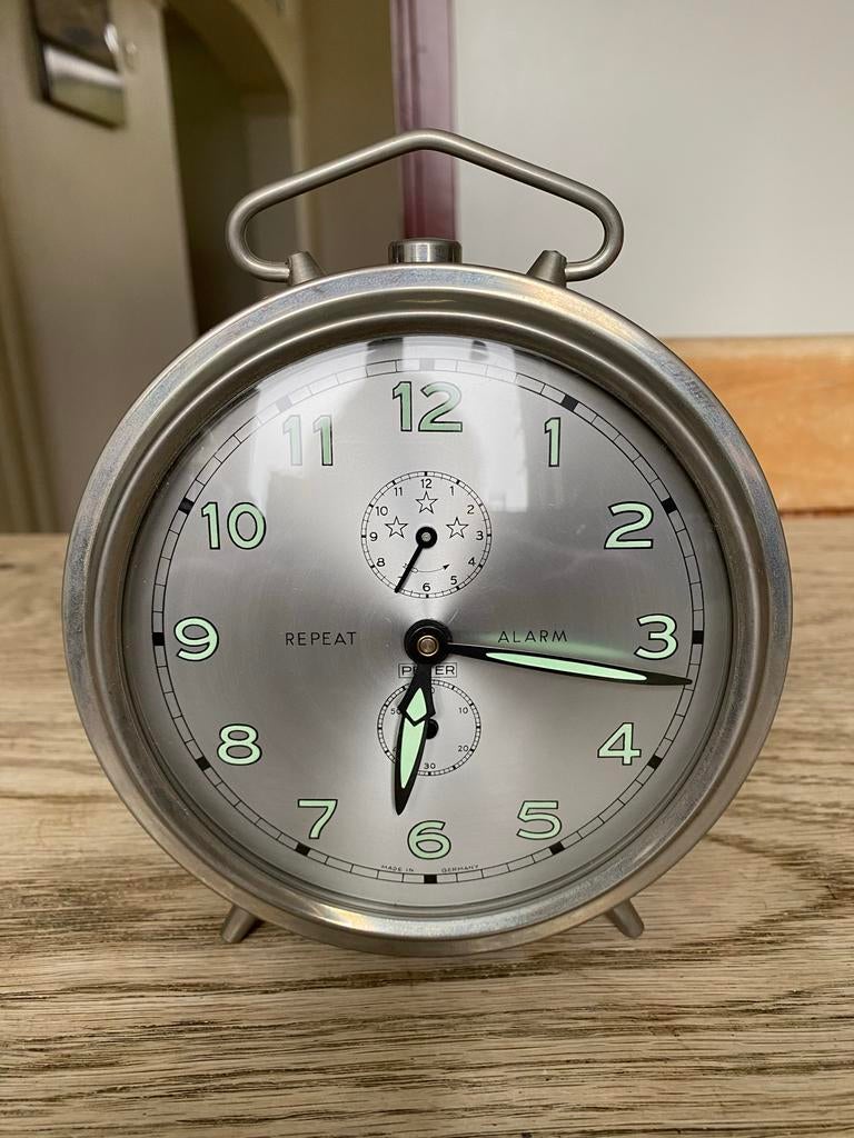 Oude Metalen wekker, Antiek en Kunst, Antiek | Klokken, Ophalen of Verzenden