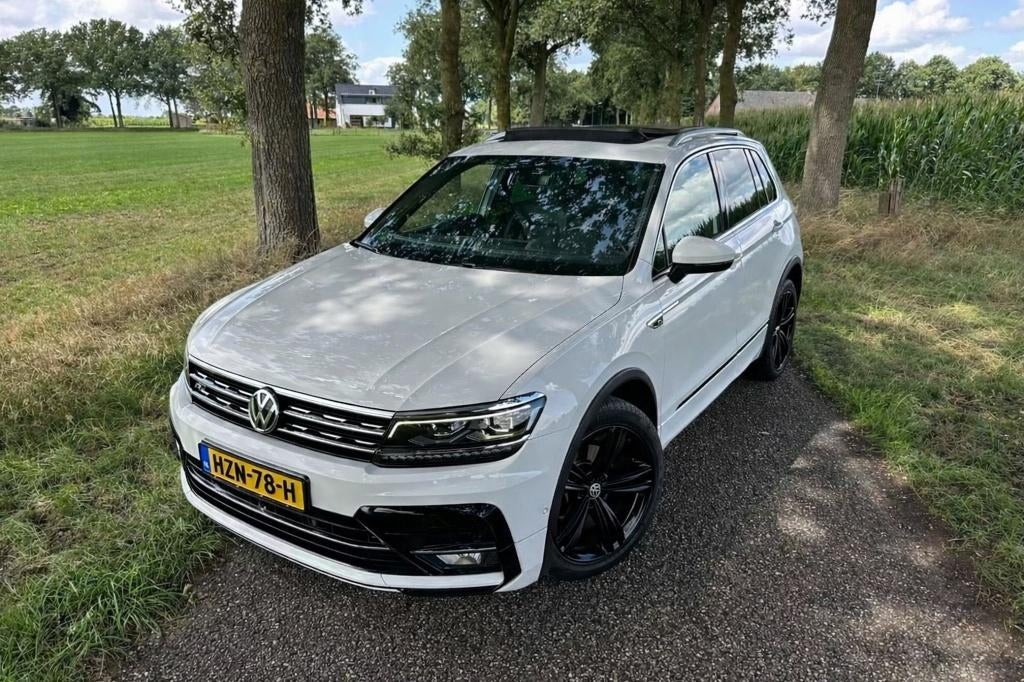 Volkswagen Tiguan 1.4 TSI Highline |R-Line|360|Pano|Leer, Auto's, Volkswagen, Automaat, Navigatiesysteem, 4 cilinders, 2000 kg