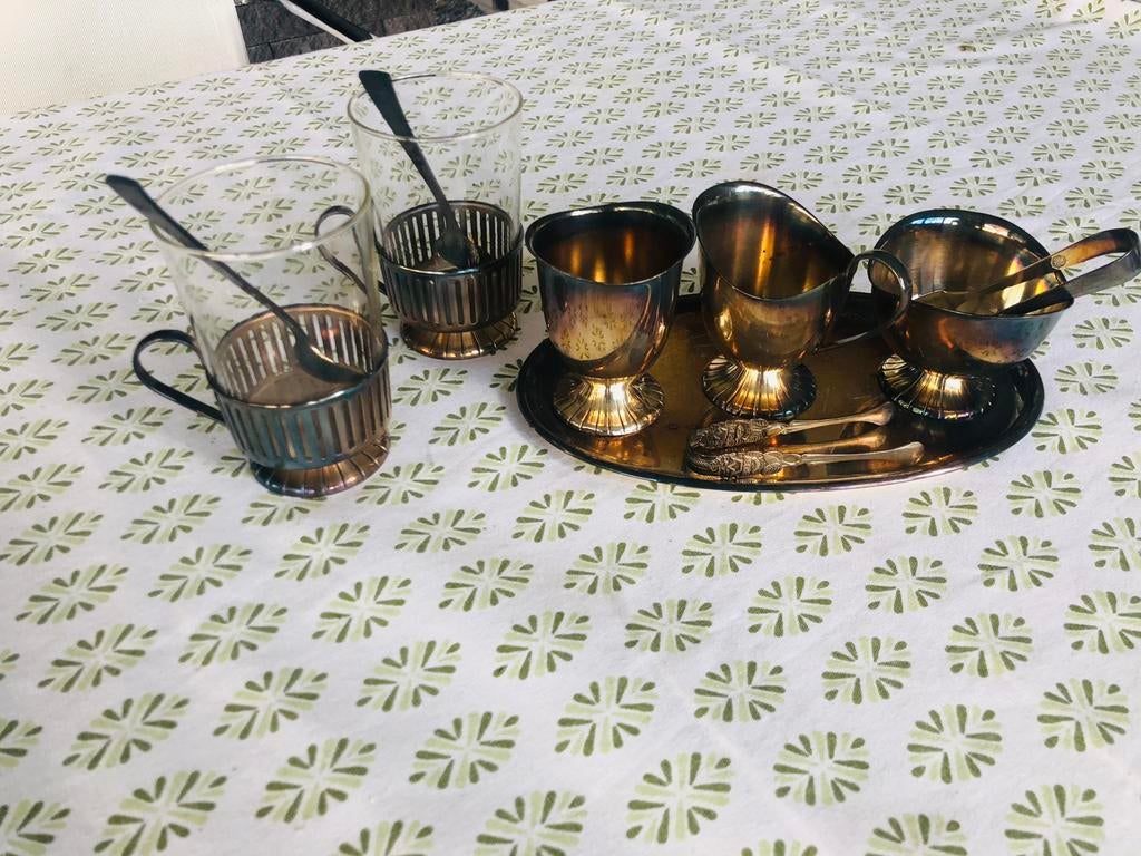 Verzilverde theeset van Douwe Egberts, Ophalen