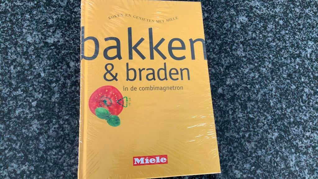 Bakken en braden van Miele. In de combie magnetron, Boeken, Kookboeken, Ophalen of Verzenden, Zo goed als nieuw, Nederland en België