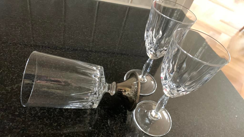 Twee kristallen wijnglazen en 1 met zilver voet, Antiek en Kunst, Ophalen of Verzenden