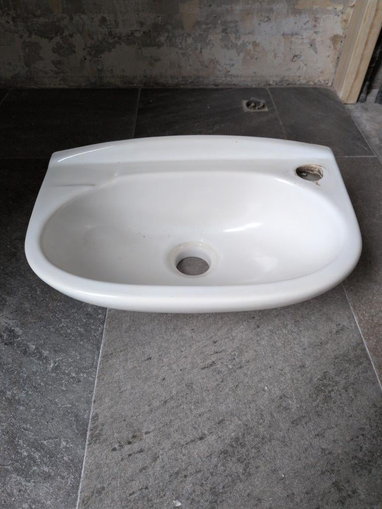 Fonteintje, Doe-het-zelf en Verbouw, Sanitair, Ophalen of Verzenden, Gebruikt, Steen, Toilet