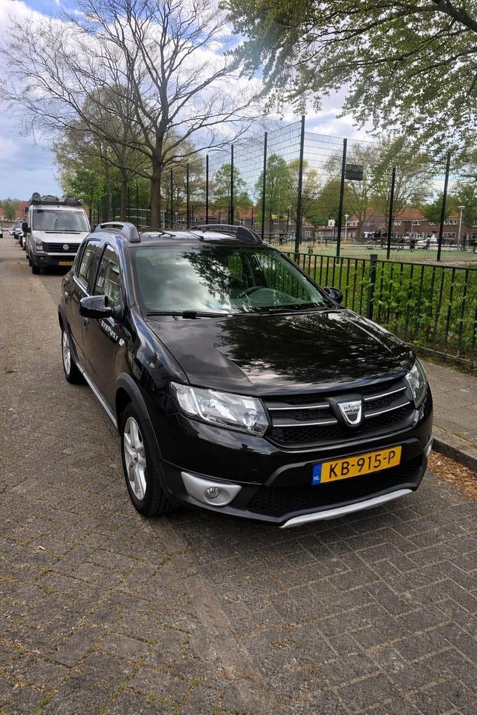 Dacia Sandero 0.9 TCE 66KW Stepway 2016 Zwart, Auto's, 898 cc, 40 €/maand, Zwart, Zwart