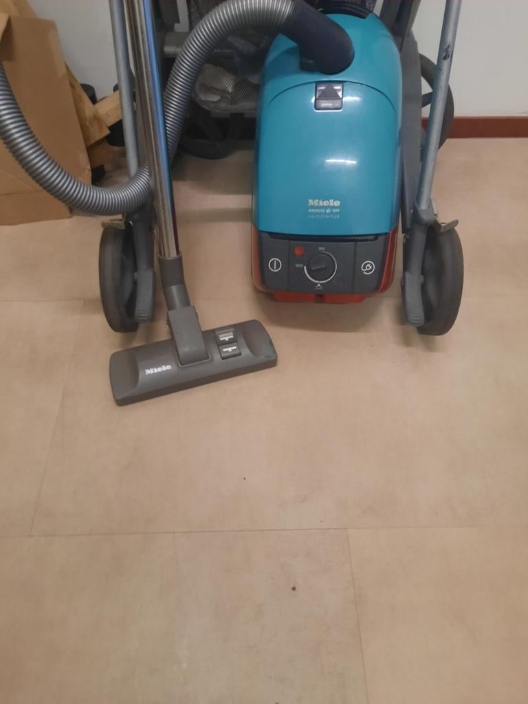 Miele stofzuiger 1600 watt, goed werkend, Ophalen, Gebruikt, 1600 tot 2000 watt, Stofzuiger