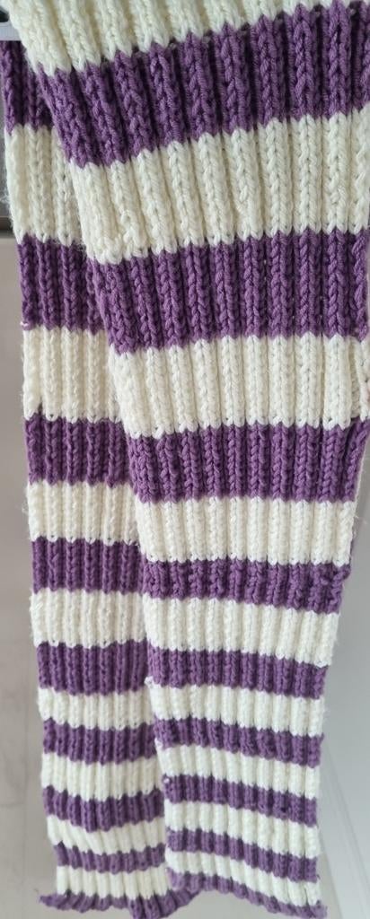 Zelf-Gebreide sjaal met paarse en witte strepen, Maat 38/40 (M), Ophalen of Verzenden, Sjaal, Onbekend