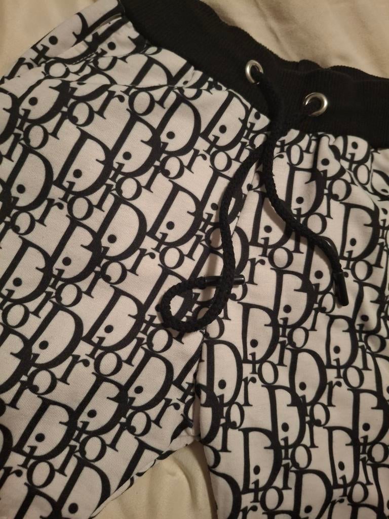 Kort broekje voor kinderen van "dior", Kinderen en Baby's, Kinderkleding | Maat 104, Ophalen of Verzenden, Broek