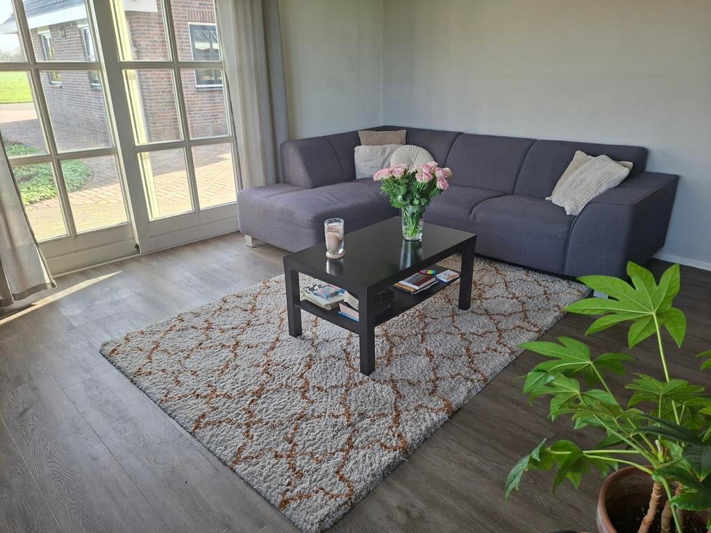 Crème vloerkleed met vrolijk oranje (terracotta) patroon, Ophalen, Gebruikt, Modern, Speels, Warm, 150 tot 200 cm