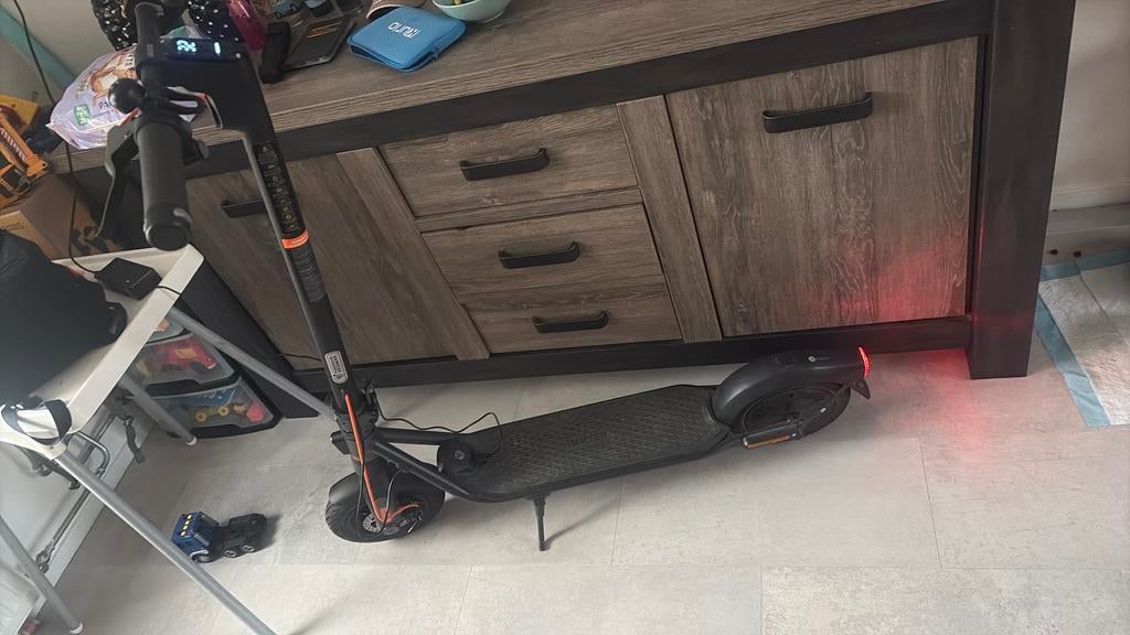Segway ninebot f2 pro elektrisch step, Fietsen en Brommers, Steps, Ophalen of Verzenden, Zo goed als nieuw, Elektrische step (E-scooter)