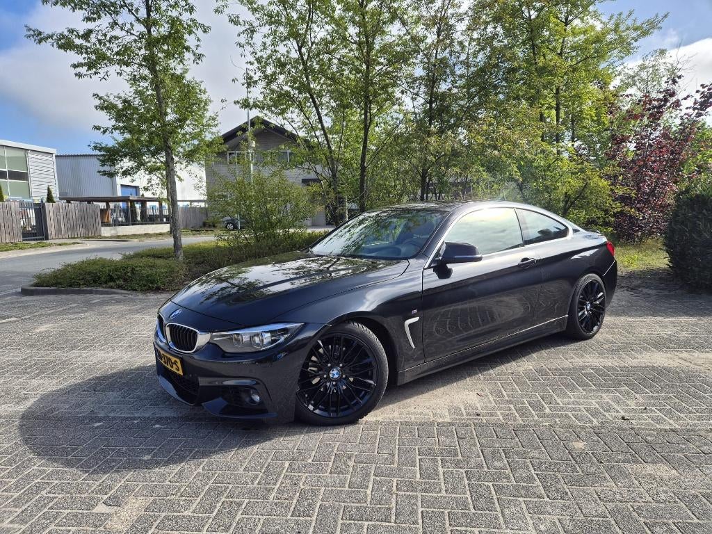 BMW 4-Serie 418i 136pk Aut 2018 Zwart, Auto's, BMW, Beige, 4-Serie, 4 stoelen, Zwart