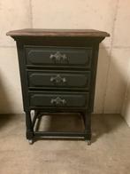 Nachtkastje kastje frans vintage wieltjes 75€, Ophalen, Zo goed als nieuw