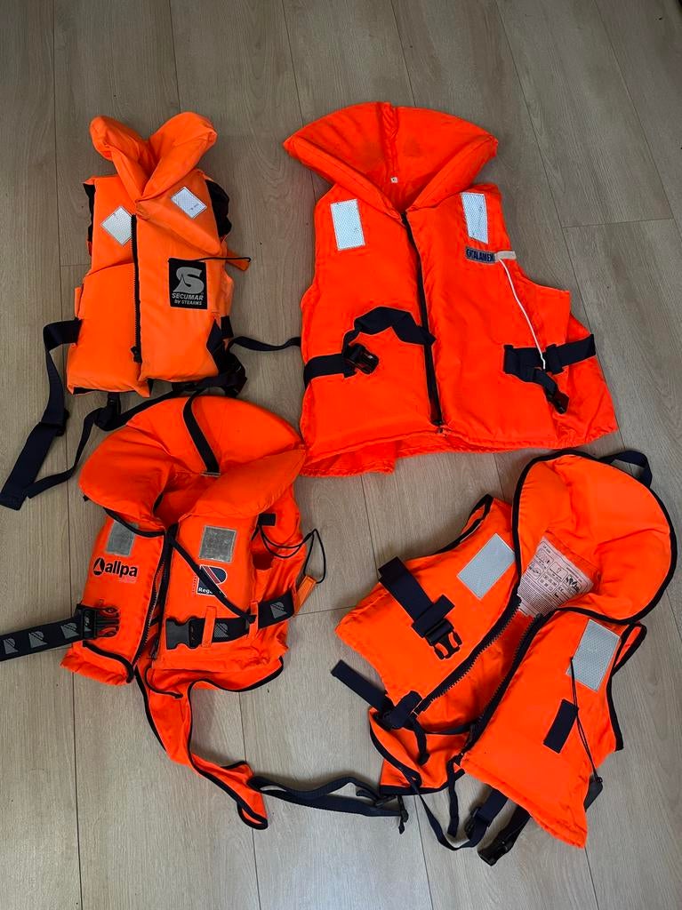 Drie zwemvesten voor volwassenen en kinderen, Ophalen of Verzenden, Gebruikt, Dame of Heer, Reddingsvest of Zwemvest