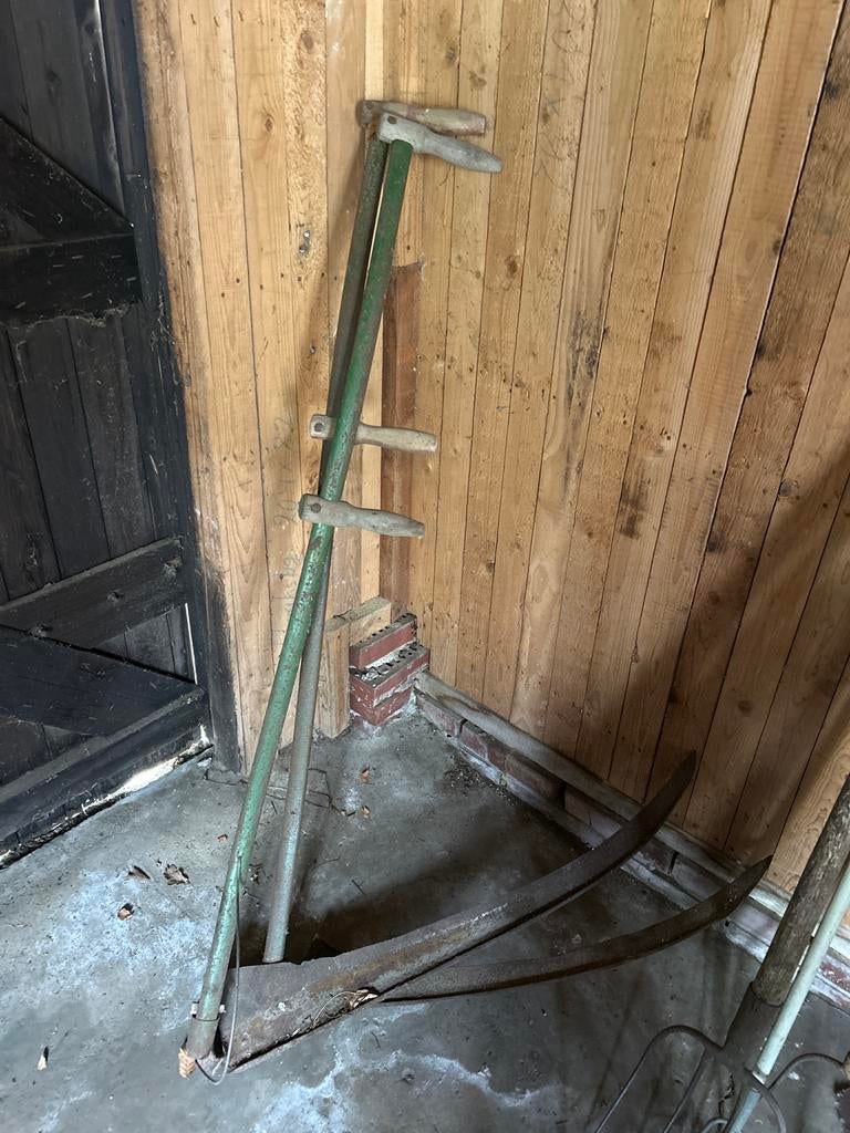 Twee Oude zeisen - Antiek landbouwwerktuig, Antiek en Kunst, Antiek | Gereedschap en Instrumenten, Ophalen of Verzenden