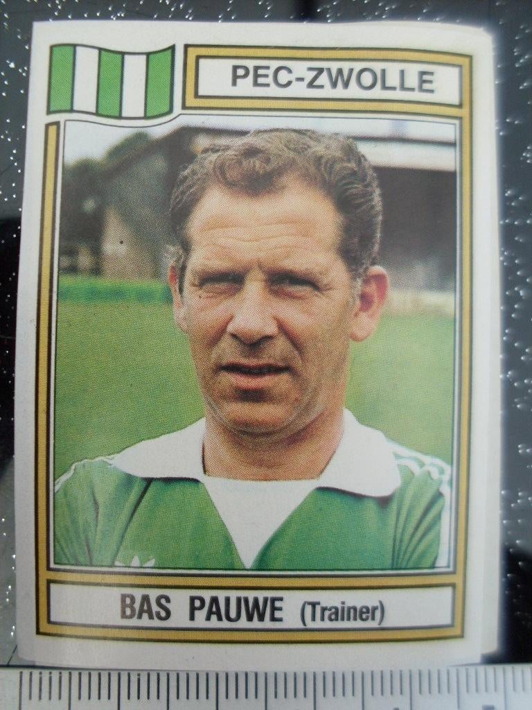 panini sticker voetbal 83 pec zwolle Bas Pauwe trainer 203, Verzamelen, Sportartikelen en Voetbal, Verzenden, Zo goed als nieuw