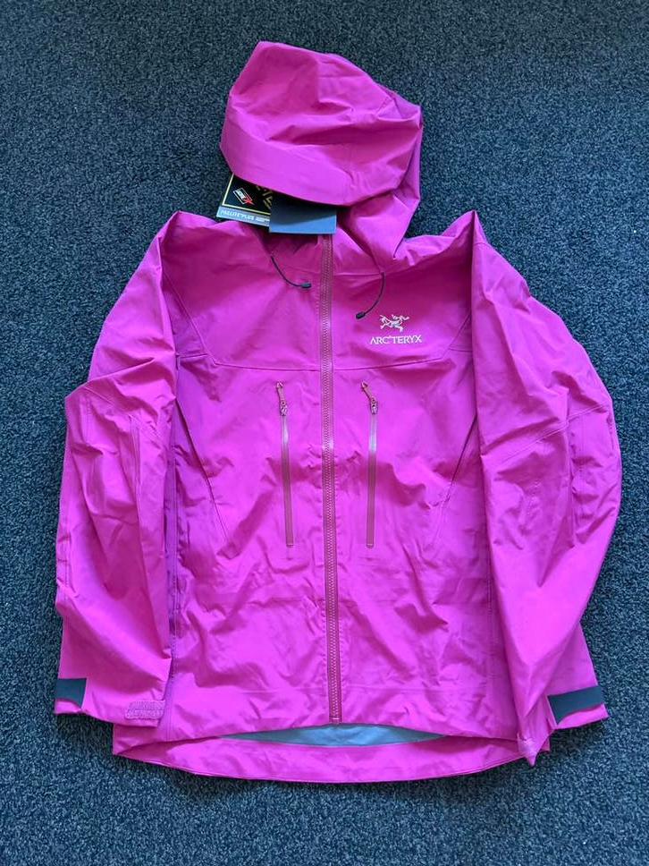Arc'teryx Gore-Tex Jas - Maat S, Ophalen of Verzenden, Zo goed als nieuw, Maat 36 (S), Roze