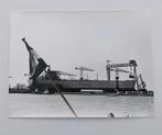 Tewaterlating Esso tanker bij Verolme Rozenburg., Verzamelen, Scheepvaart, Ophalen of Verzenden, Kaart, Foto of Prent
