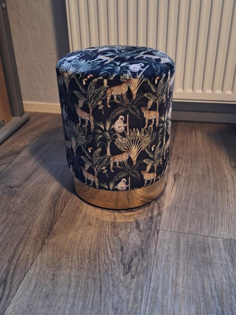 Leuke poef met jungle motief en gouden rand, Ophalen, Minder dan 50 cm, Rond, Nieuw