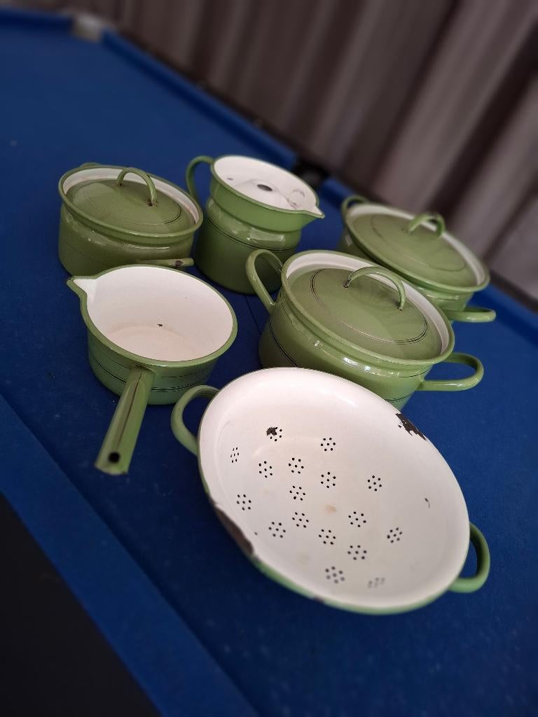 Groen emaile panneset, Ophalen