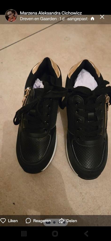 Nieuwe zwarte sneakers met gouden details, maat 36, Ophalen of Verzenden