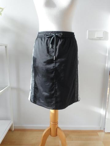 Rok van Marccain, maat 42 beschikbaar voor biedingen