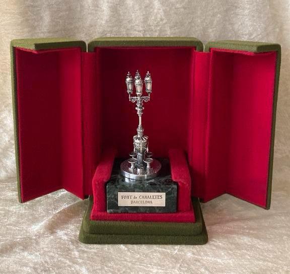 Oud zilver gemerkt miniatuur Font de Canaletes Barcelona, Antiek en Kunst, Curiosa en Brocante, Ophalen of Verzenden
