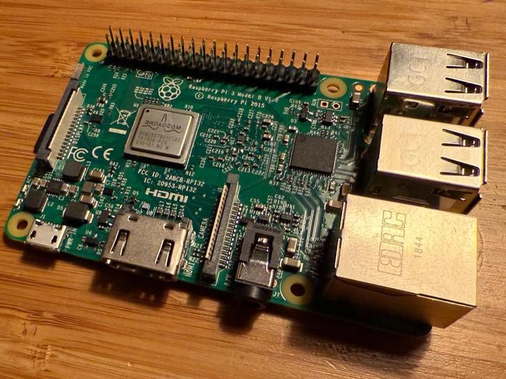 Raspberry Pi 3 model B - 16 gb, Hobby en Vrije tijd, Elektronica-componenten, Zo goed als nieuw, Ophalen of Verzenden
