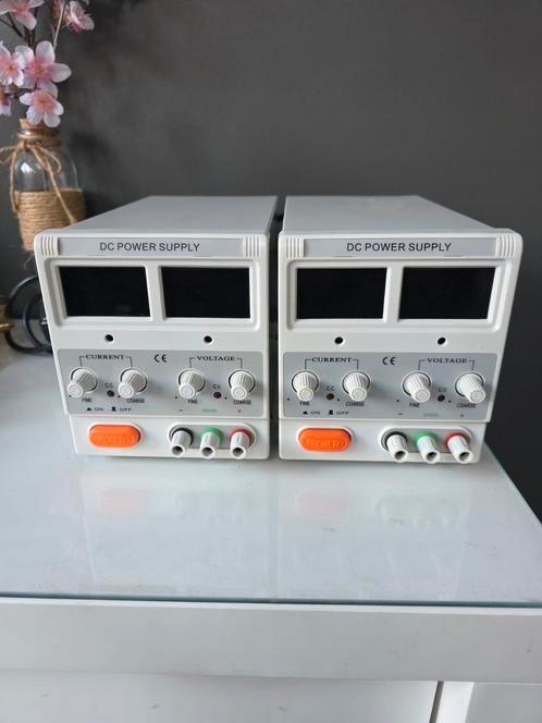Powersupply als nieuw 2x zonder toebehoren, Doe-het-zelf en Verbouw, Meetapparatuur, Zo goed als nieuw, Ophalen