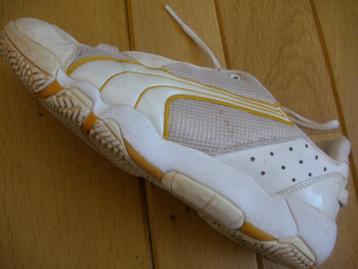 PUMA sneakers wit geel maat 38 beschikbaar voor biedingen