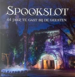 Efteling Boek Spookslot + Pin beschikbaar voor biedingen