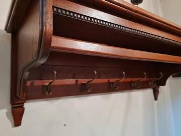 Eiken Wandkapstok met Hangers beschikbaar voor biedingen