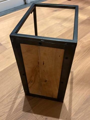 Mangohout Wandrek met Stalen Frame beschikbaar voor biedingen