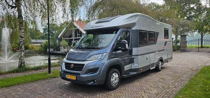 Te koop Adria Matrix 670 DC New Limited Edition 57500 euro, Caravans en Kamperen, Campers, Particulier, tot en met 4, Half-integraal