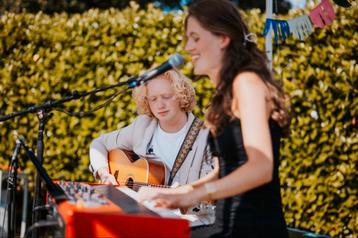 Akoestisch duo AdoreMusic | Live muziek voor o.a. bruiloften beschikbaar voor biedingen