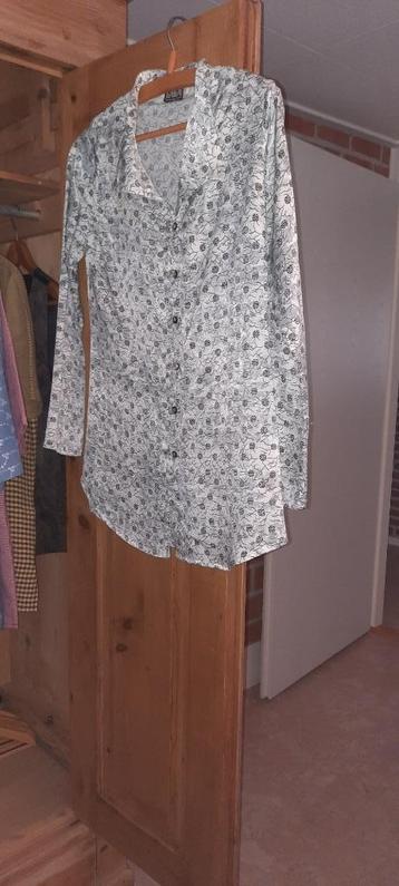 Damespak te koop, incl. een 3-tal blouses beschikbaar voor biedingen
