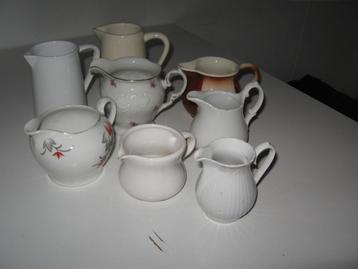 8 gemerkte serveer melk kannen verschil grote samen €15.-  beschikbaar voor biedingen