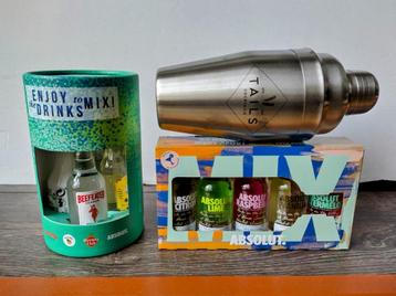 1 Cocktailshaker + 4 Mini Cocktails + 5 Mini Absolut Wodka's beschikbaar voor biedingen